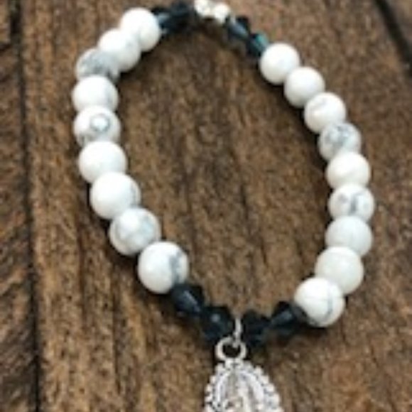 Howlite Bead Bracelet with Ganesha Charm - Picture 1 of 3